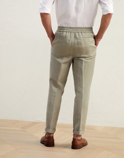 Pleated - Back view