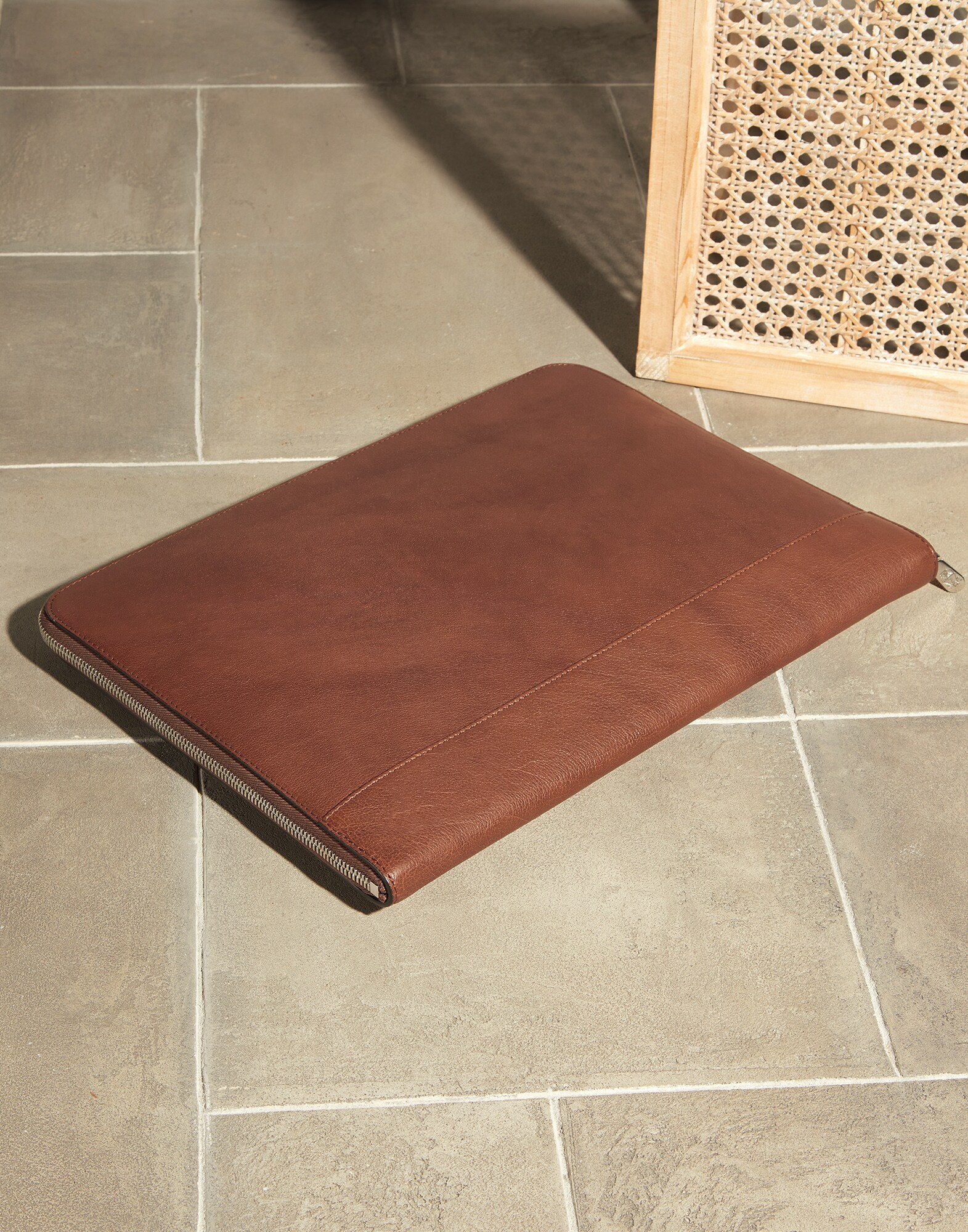 Document Holder - Look