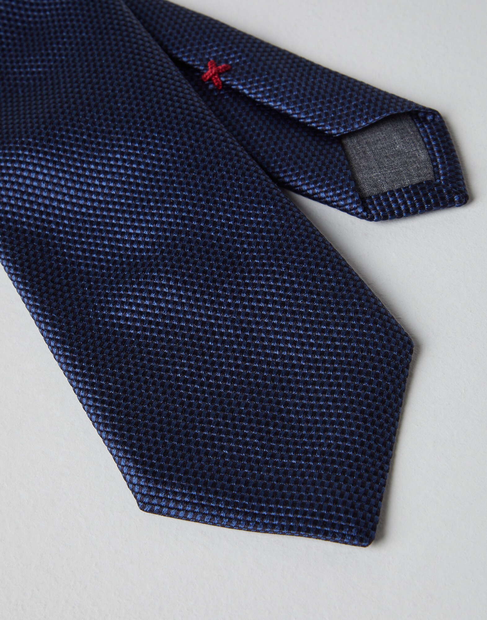 Tie - Detail view