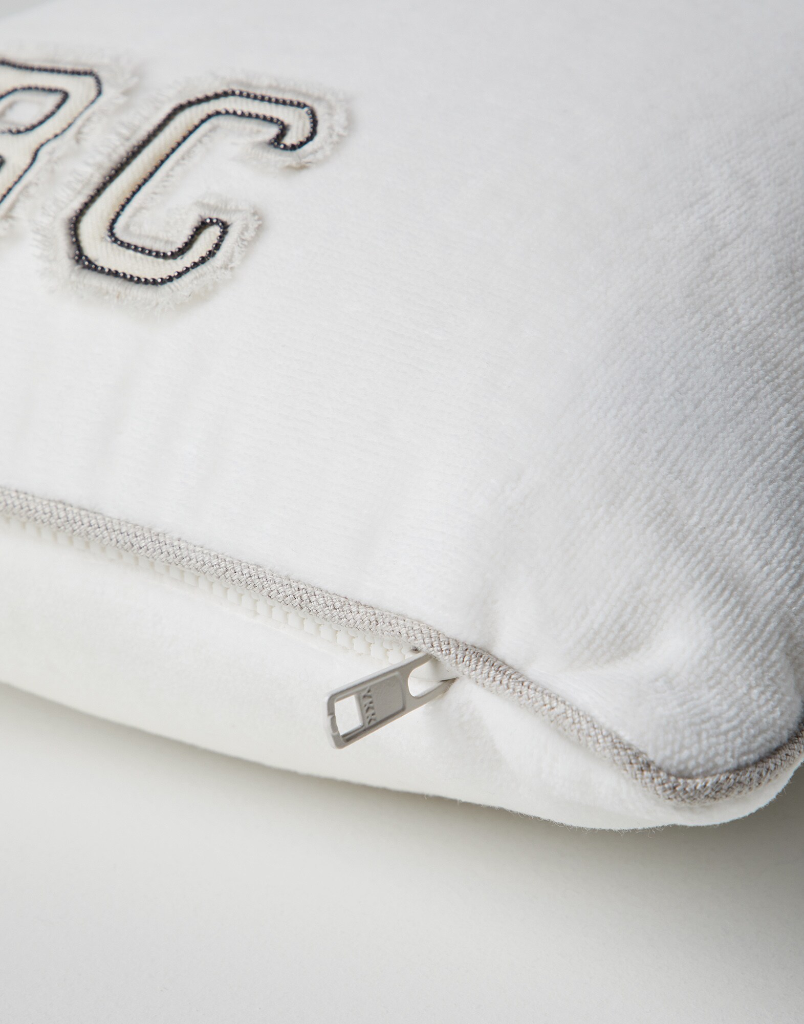 Blankets & Cushions - Detail view