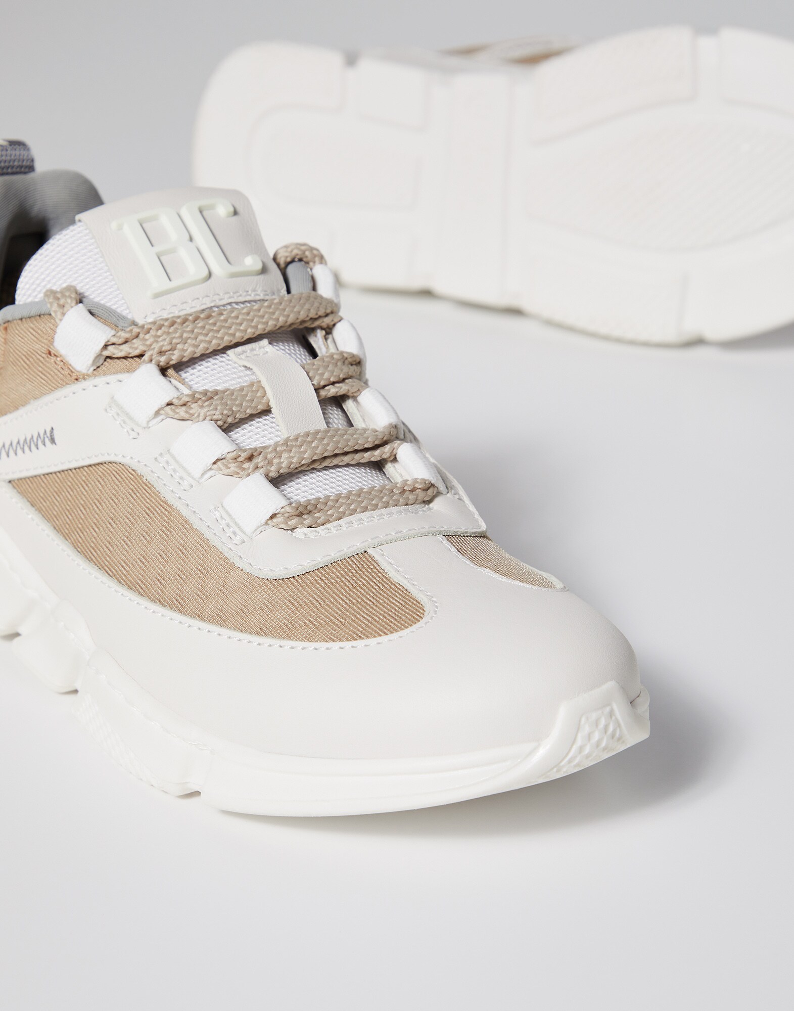 Sneakers - Detail view