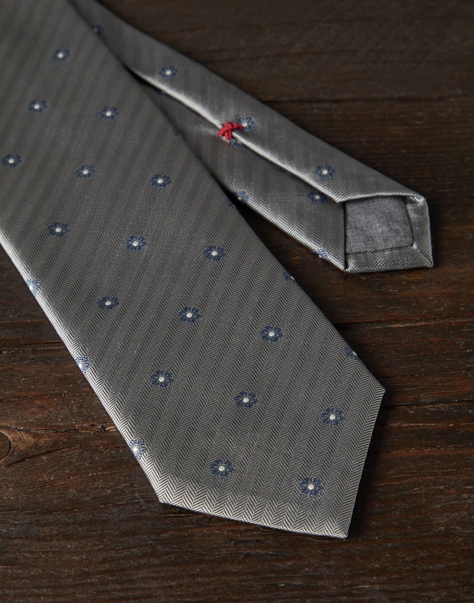 Tie - Detail view