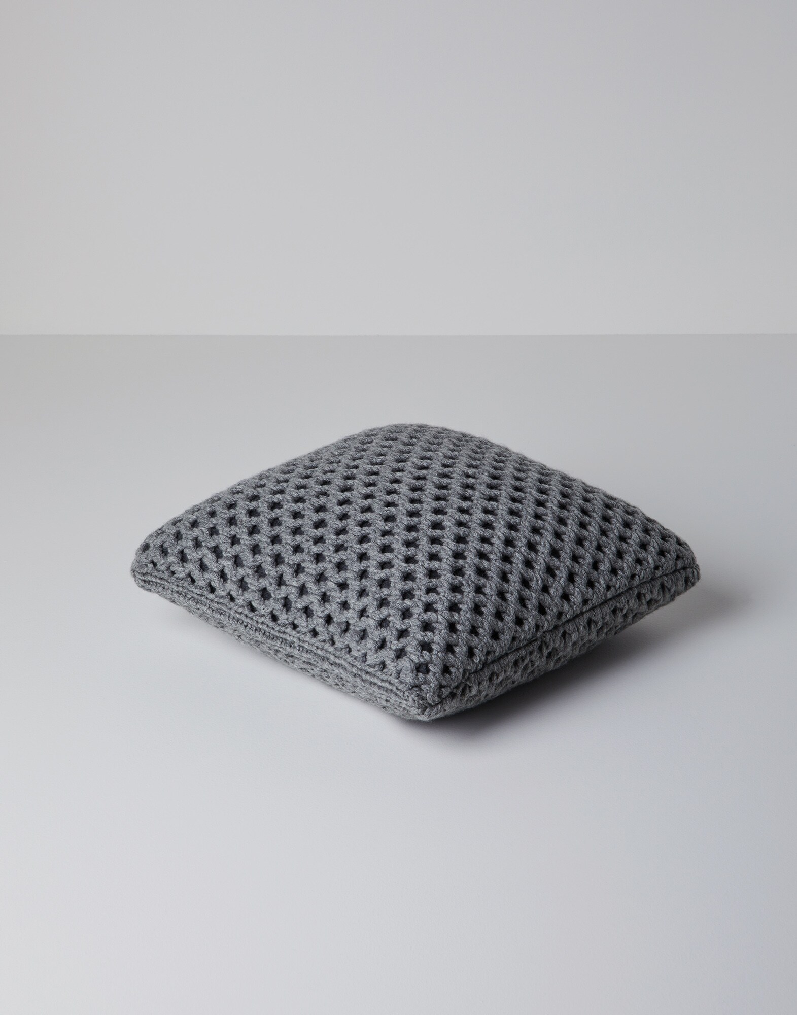 Knit cushion