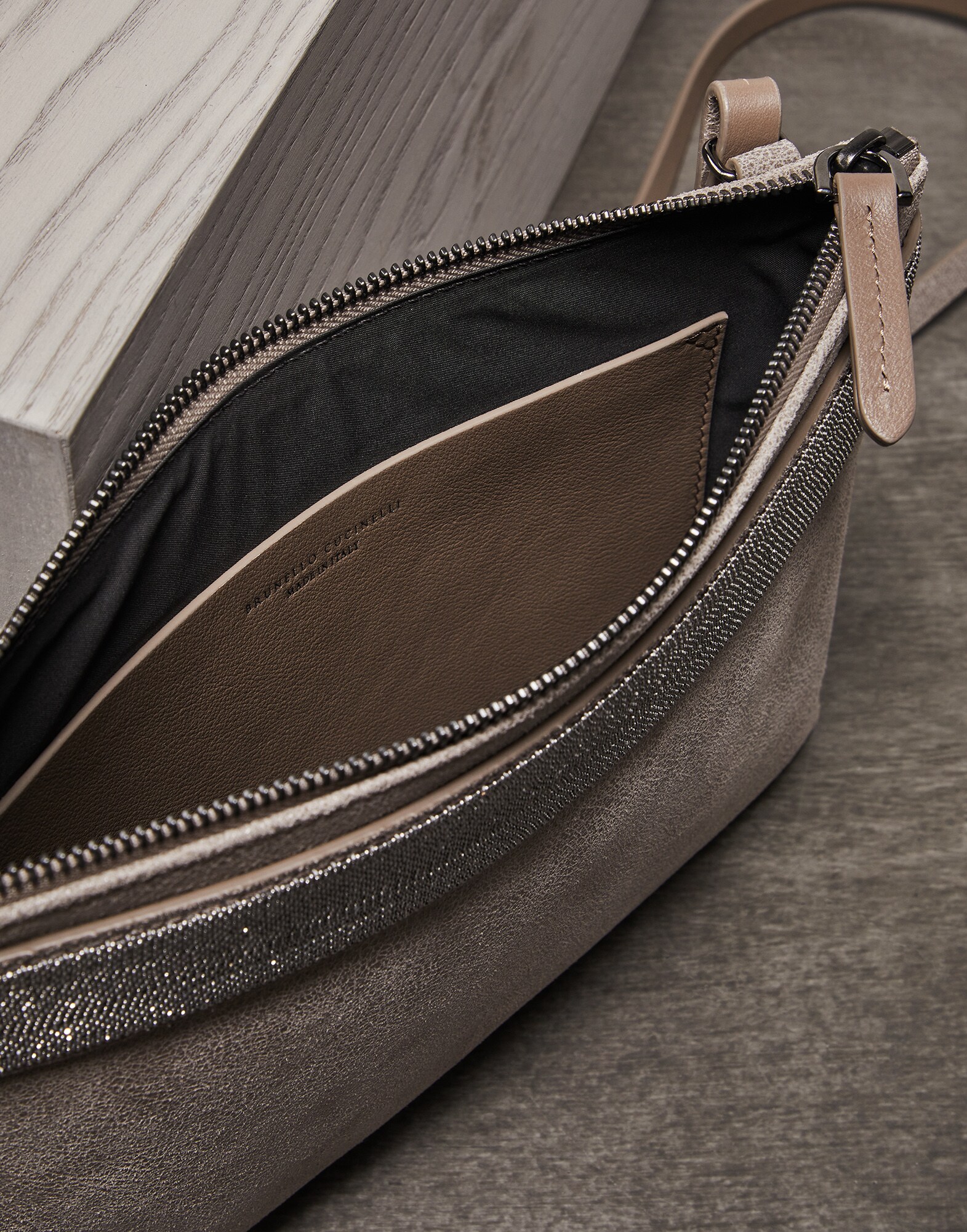 Crossbody Bag - Full look