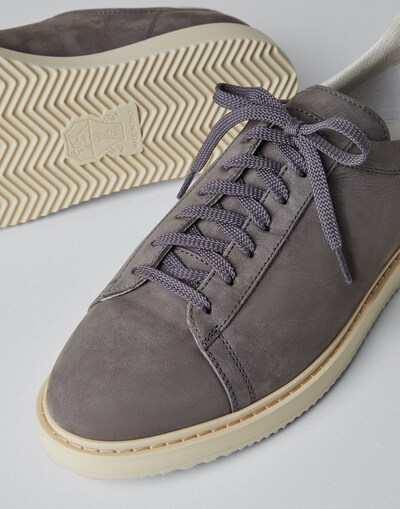 Sneakers - Detail view