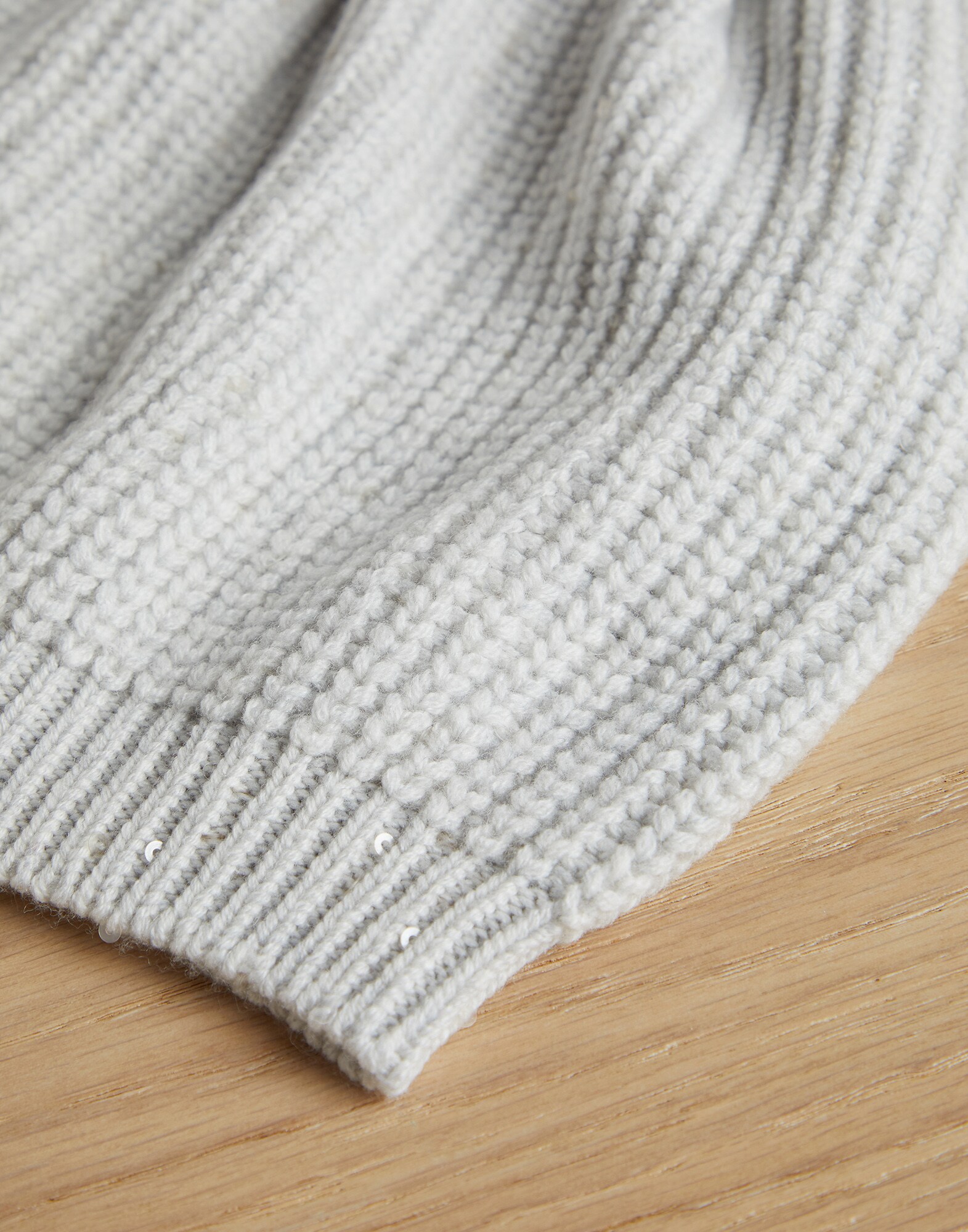 Hats & Gloves - Detail view