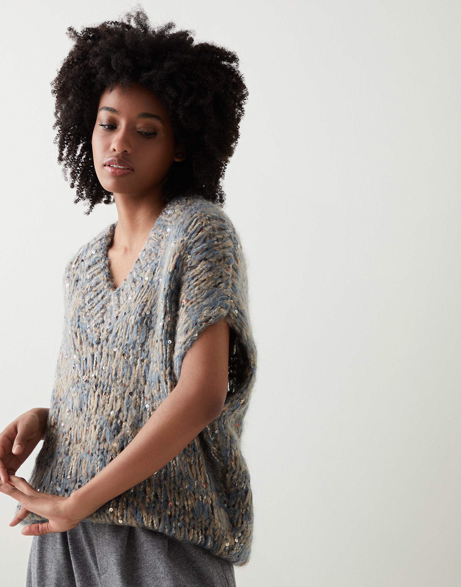V-neck - Editorial view