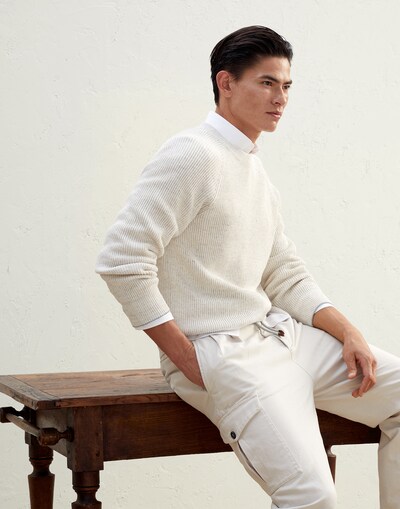 Crewneck - Editorial view