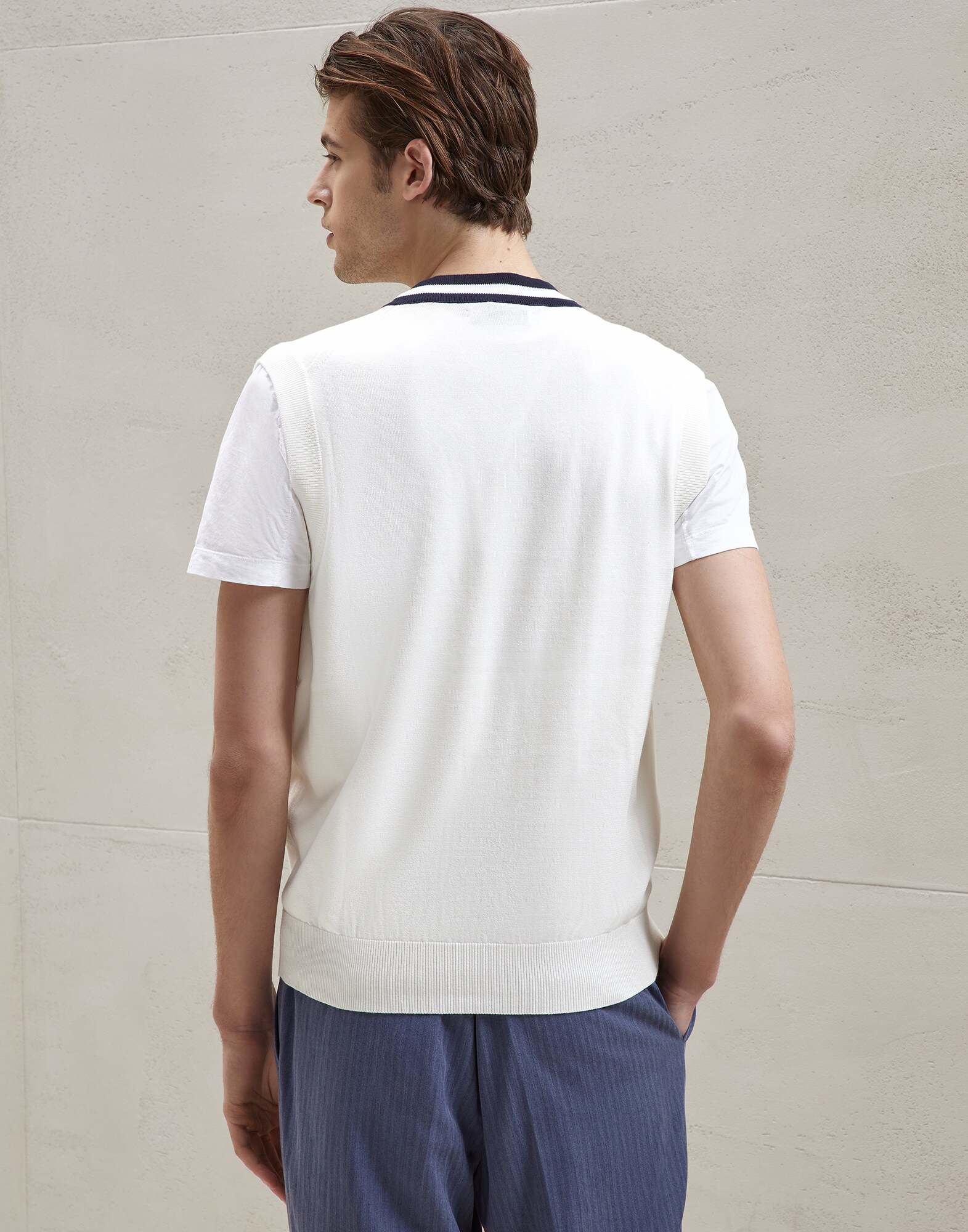 V-neck - Back view