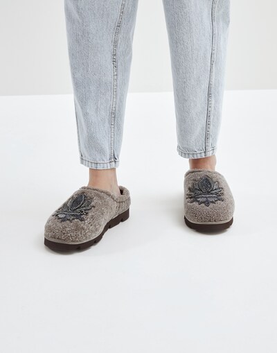 Mules - Editorial view