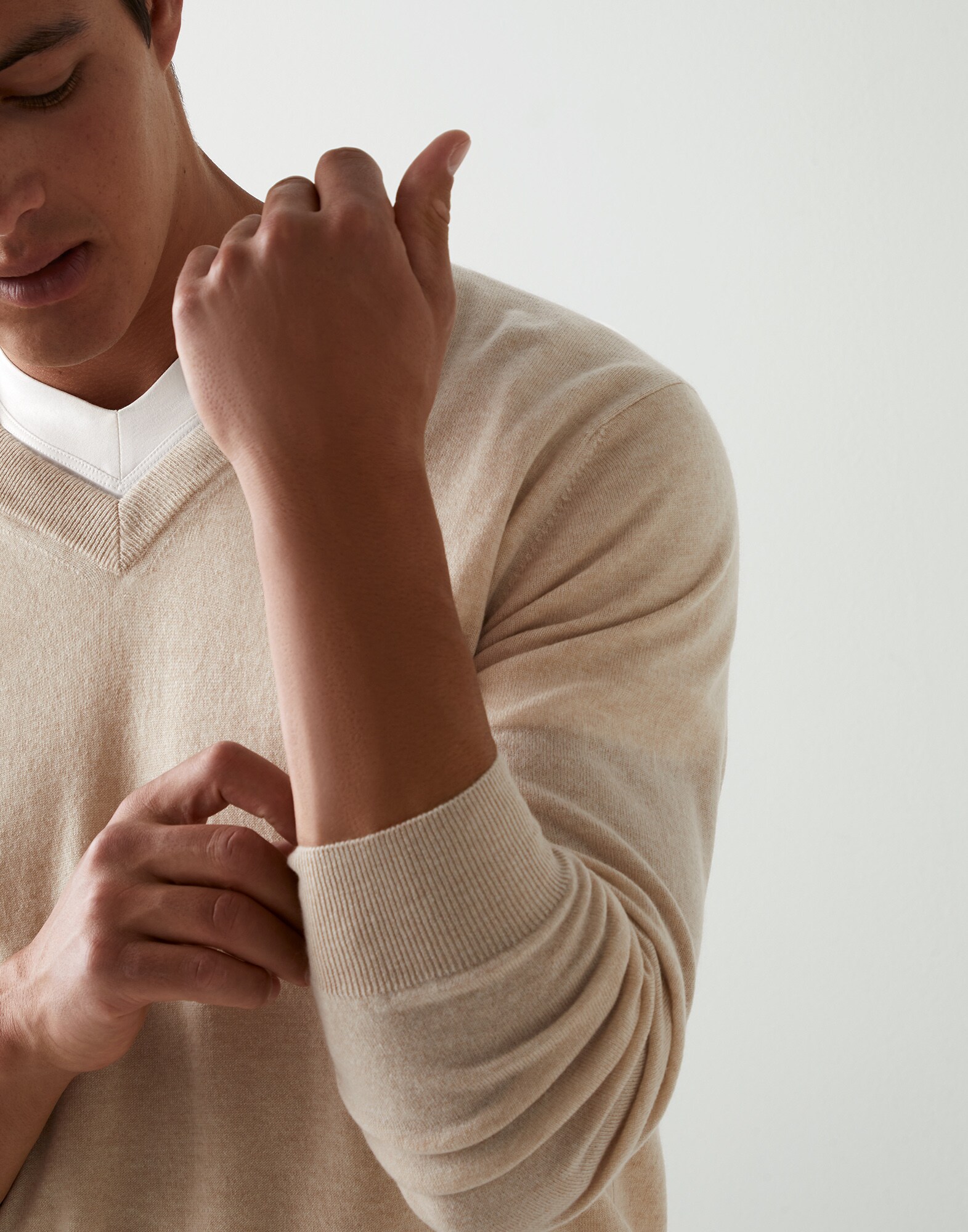 V-neck - Detail view