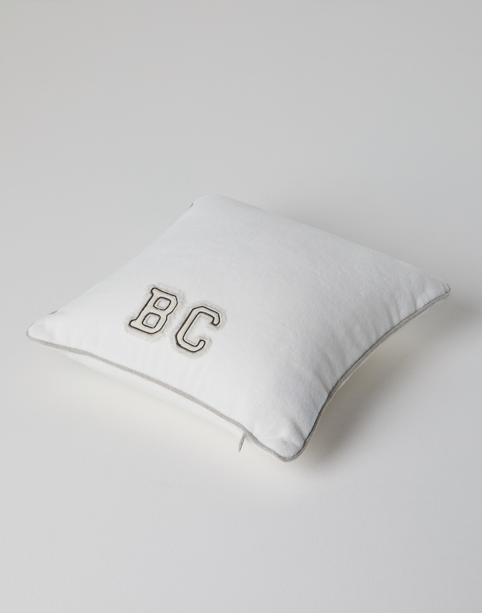 Blankets & Cushions - Front view