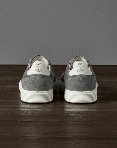 Sneakers - Back view
