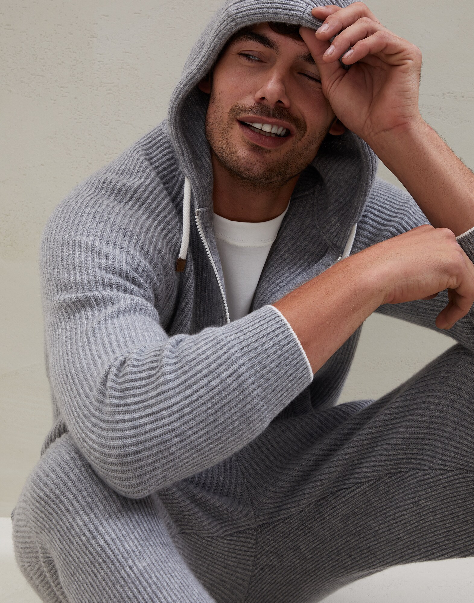 Sweatshirt - Editorial view