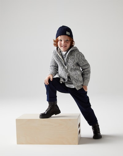 V-neck Sweater - Full look
