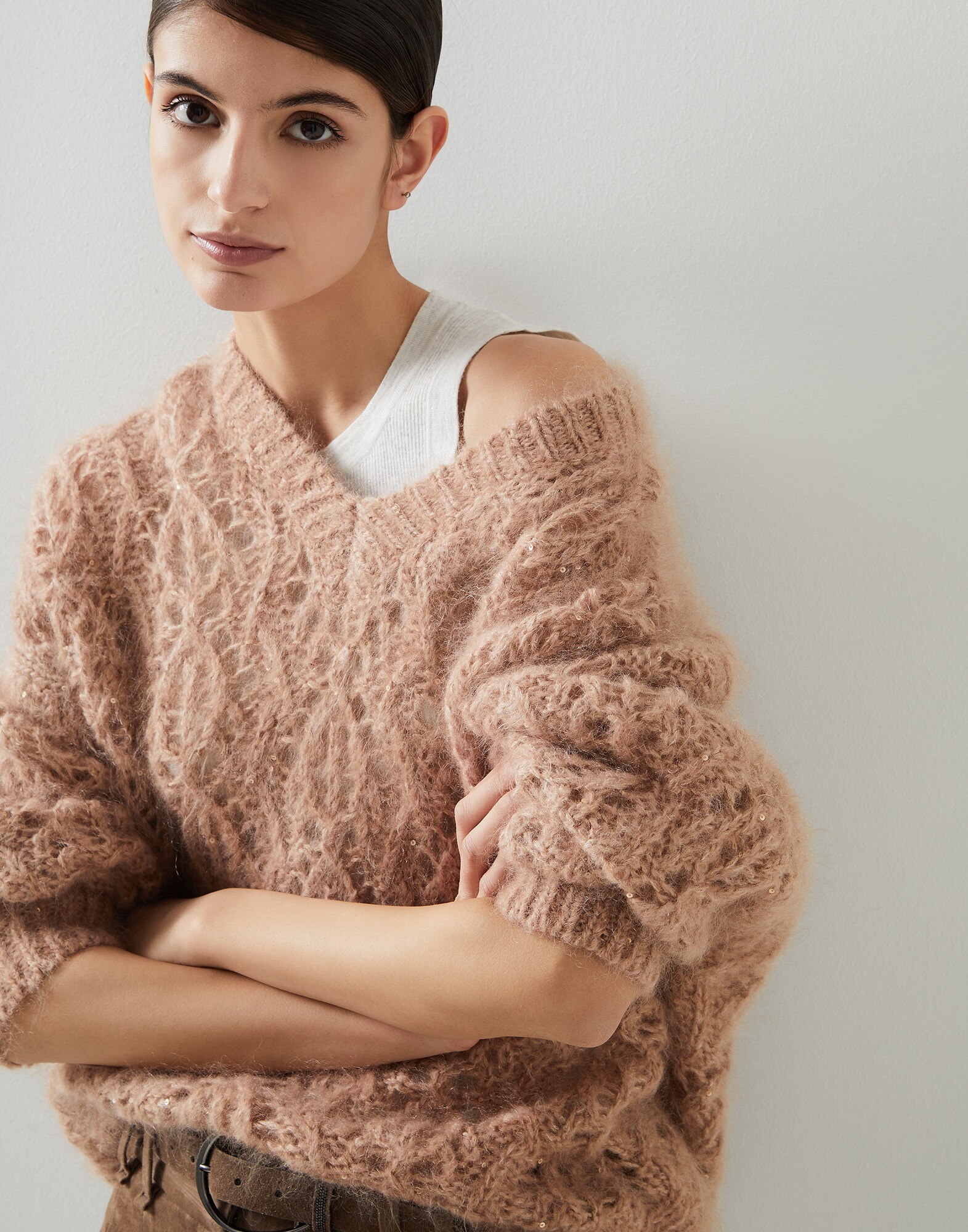 V-neck - Editorial view