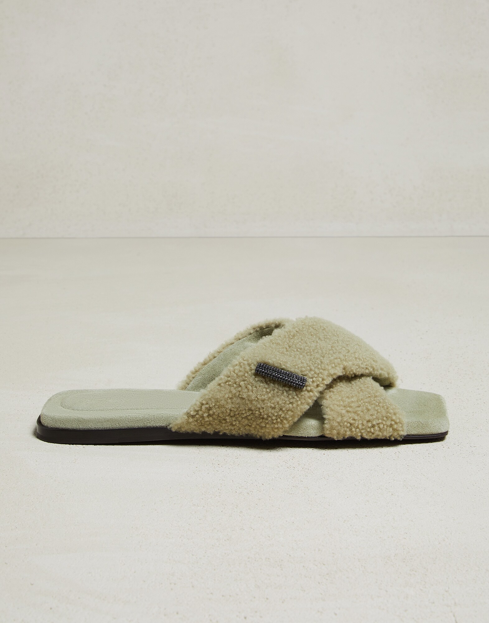 Slides - Full look