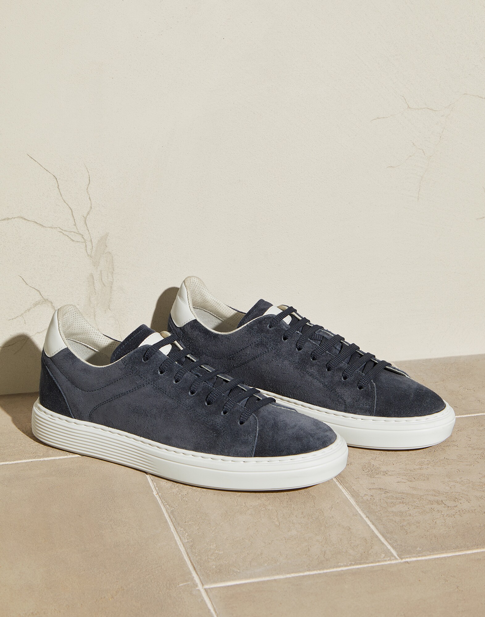 Sneakers - Front view