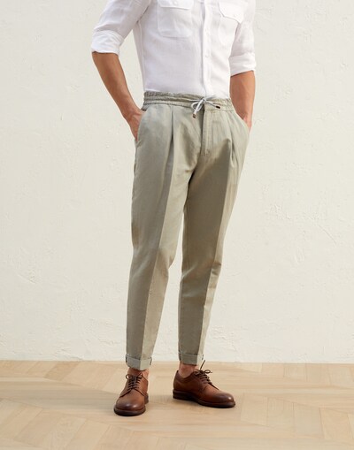 Pleated - Front view