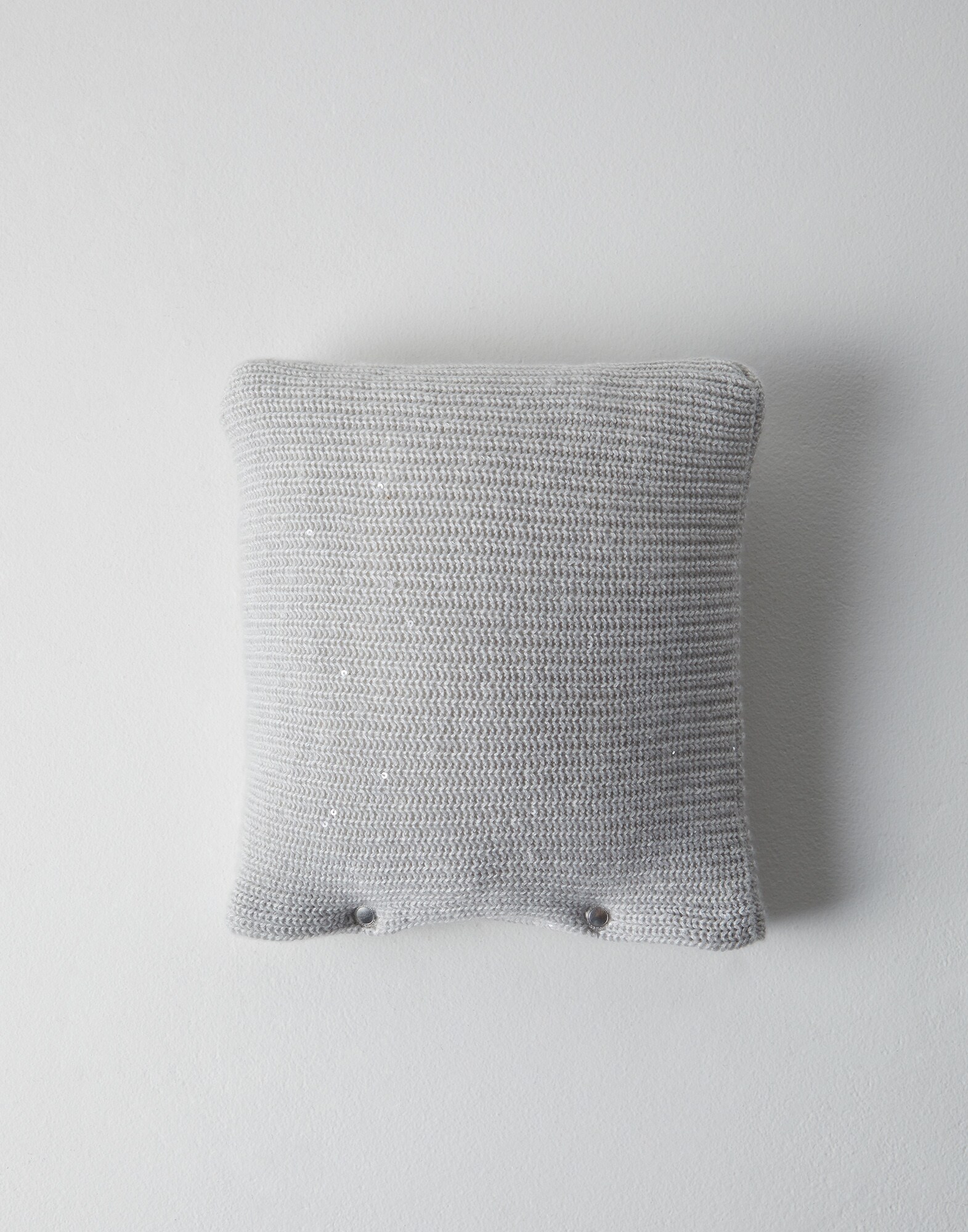 Blankets & Cushions - Front view