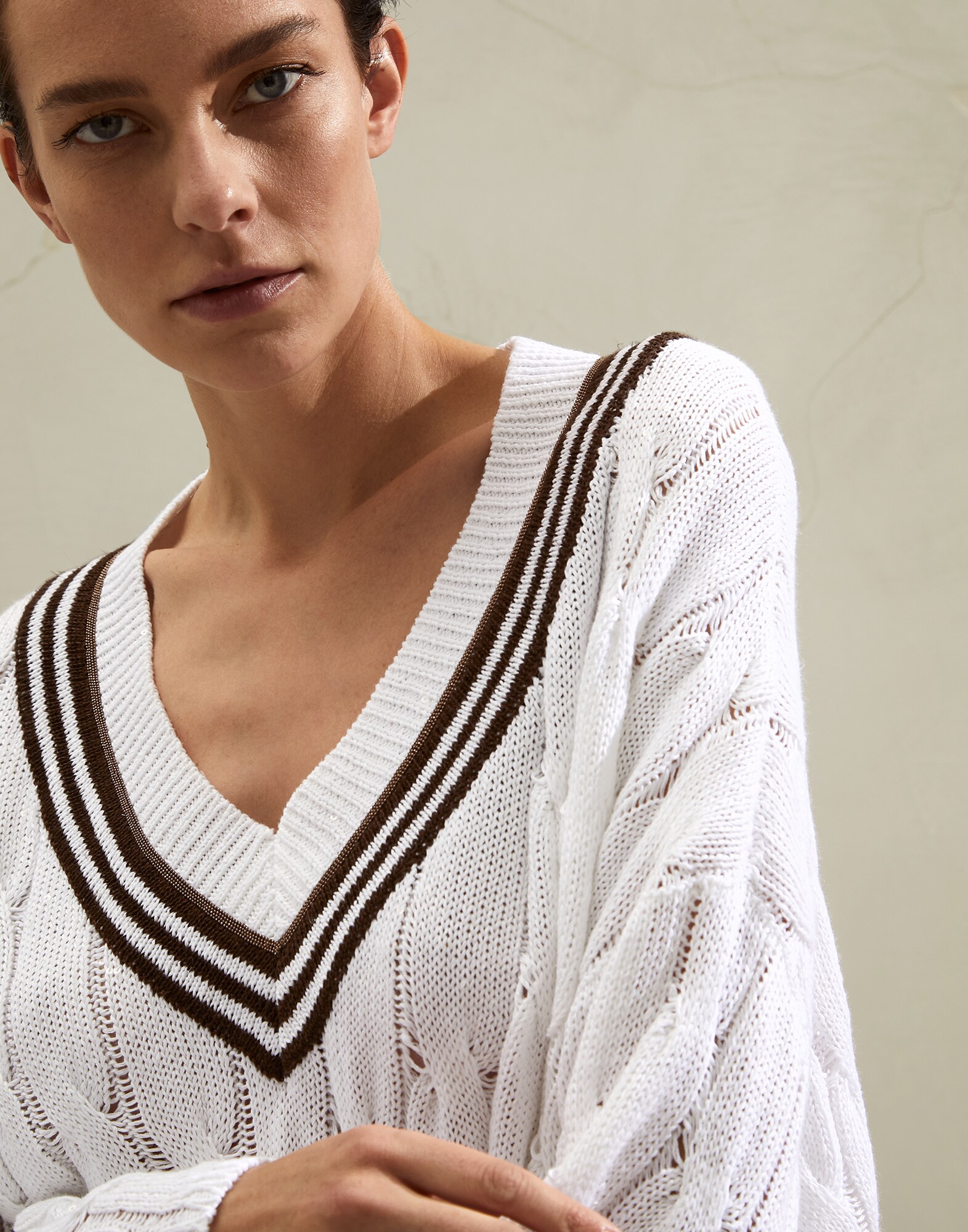 V-neck - Detail view