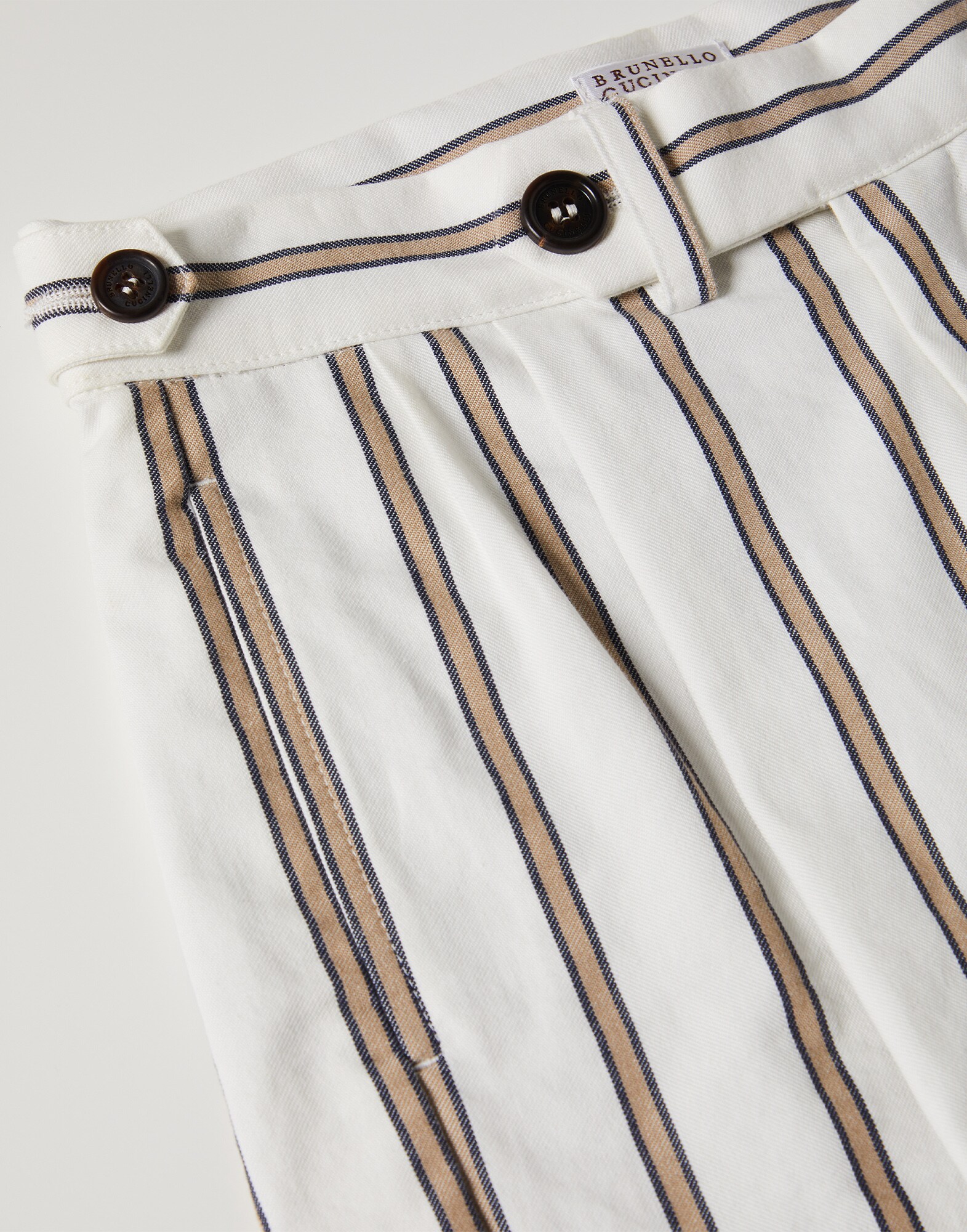 Bermuda Shorts - Detail view