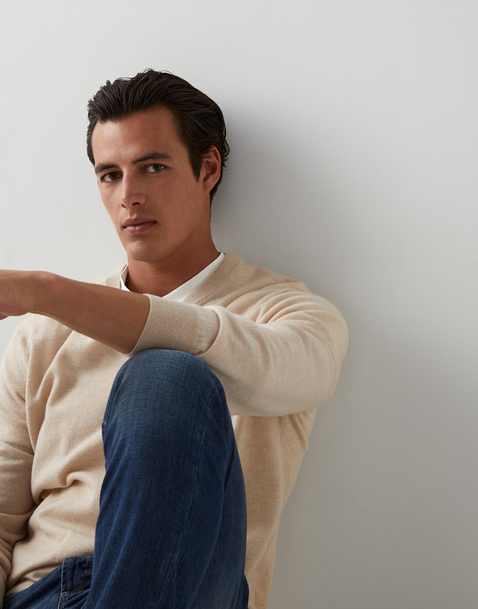 V-neck - Editorial view