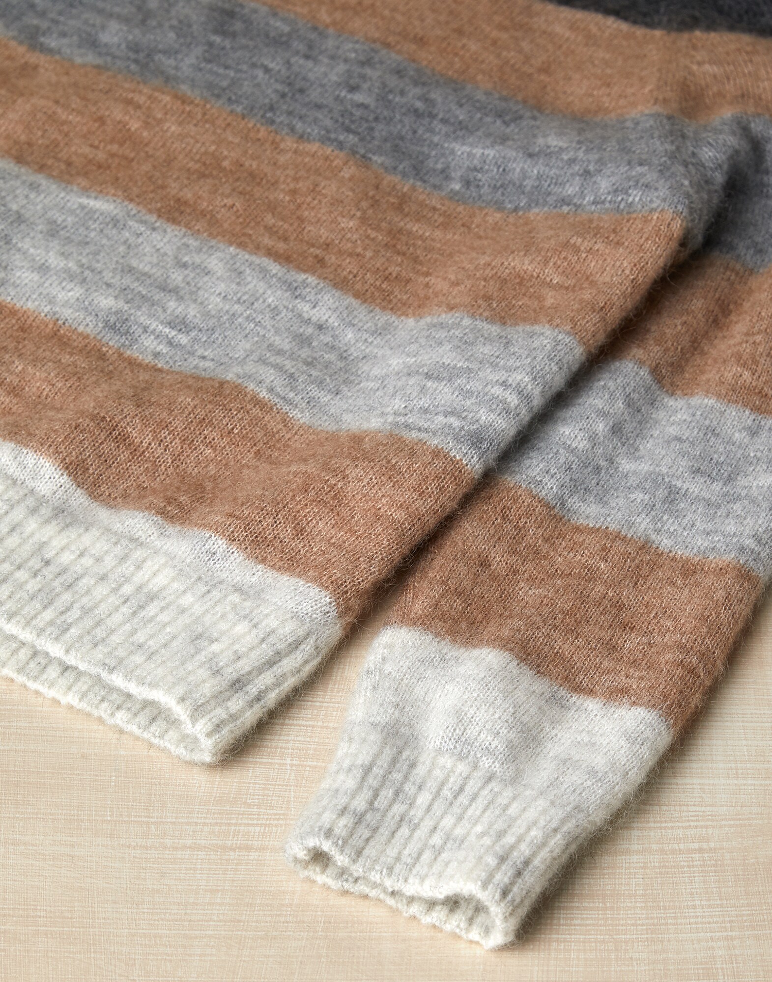 Crewneck Sweater - Detail