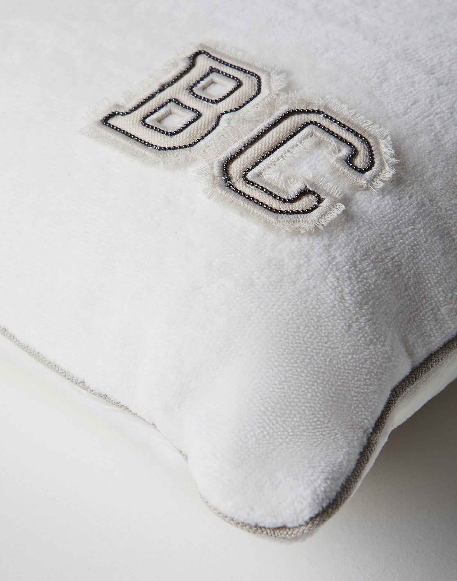Blankets & Cushions - Detail view