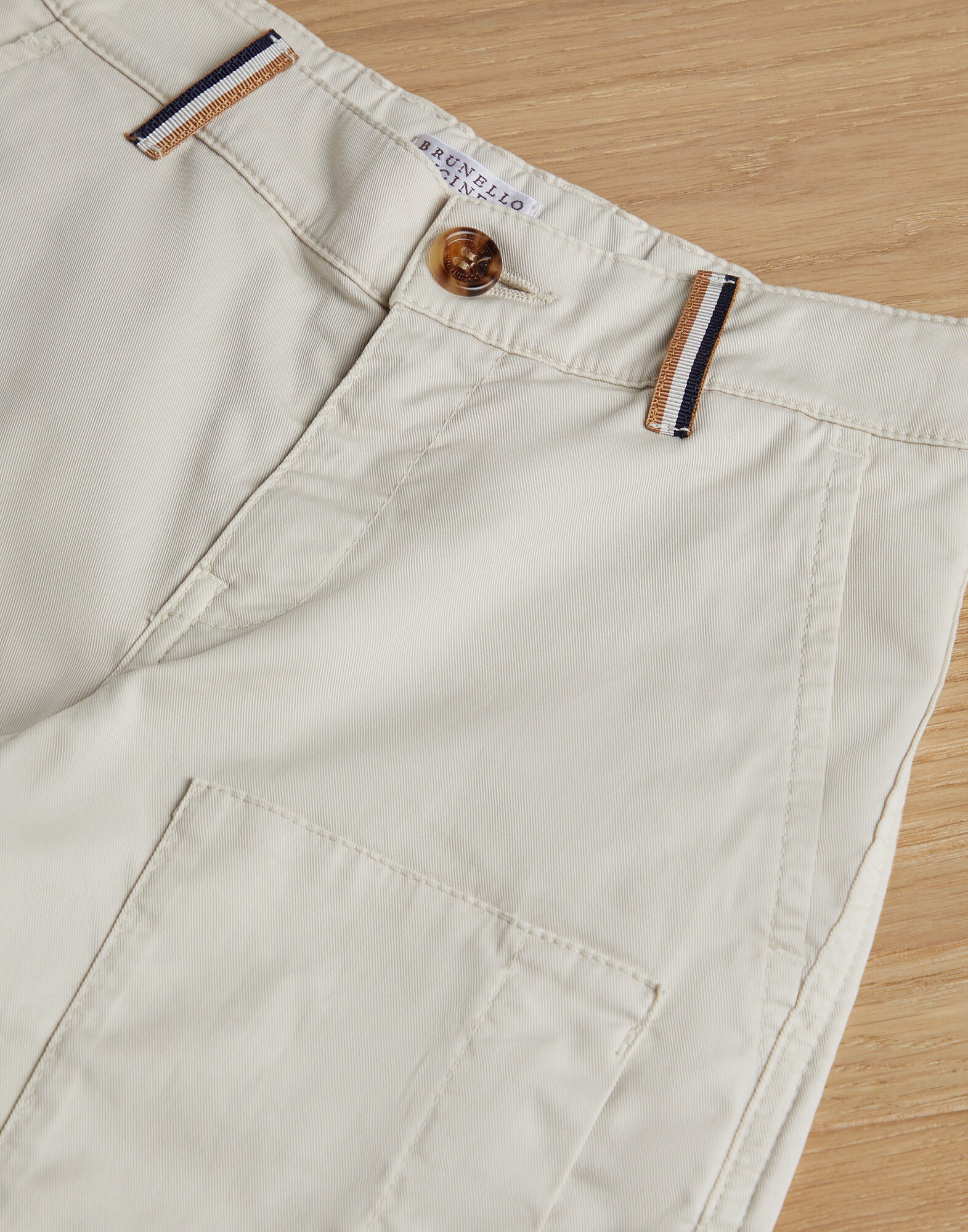 Bermuda Shorts - Detail view