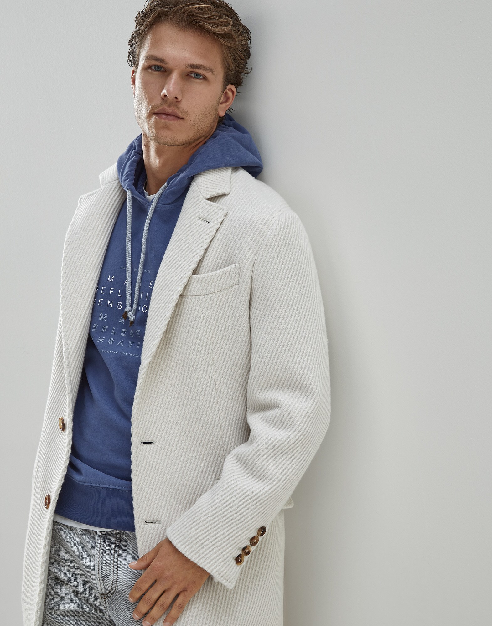 Sweatshirt - Editorial view