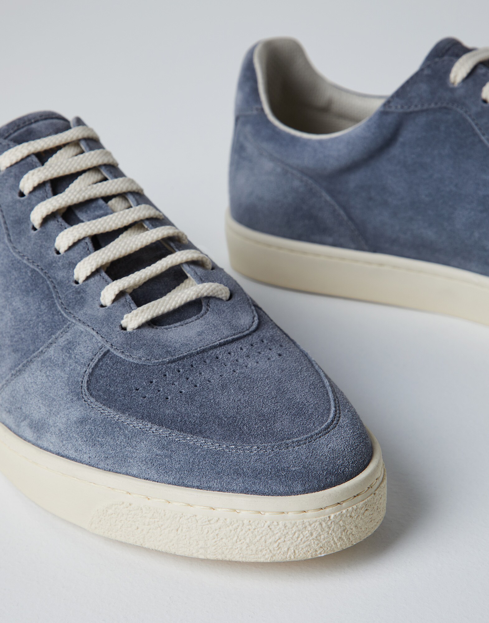 Sneakers - Detail view