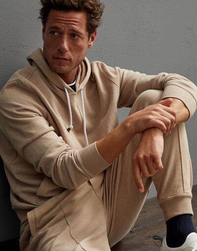 Sweatshirt - Editorial view