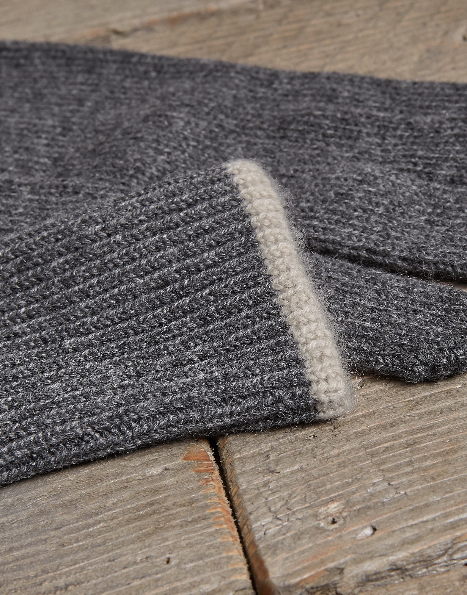 Gloves - Detail