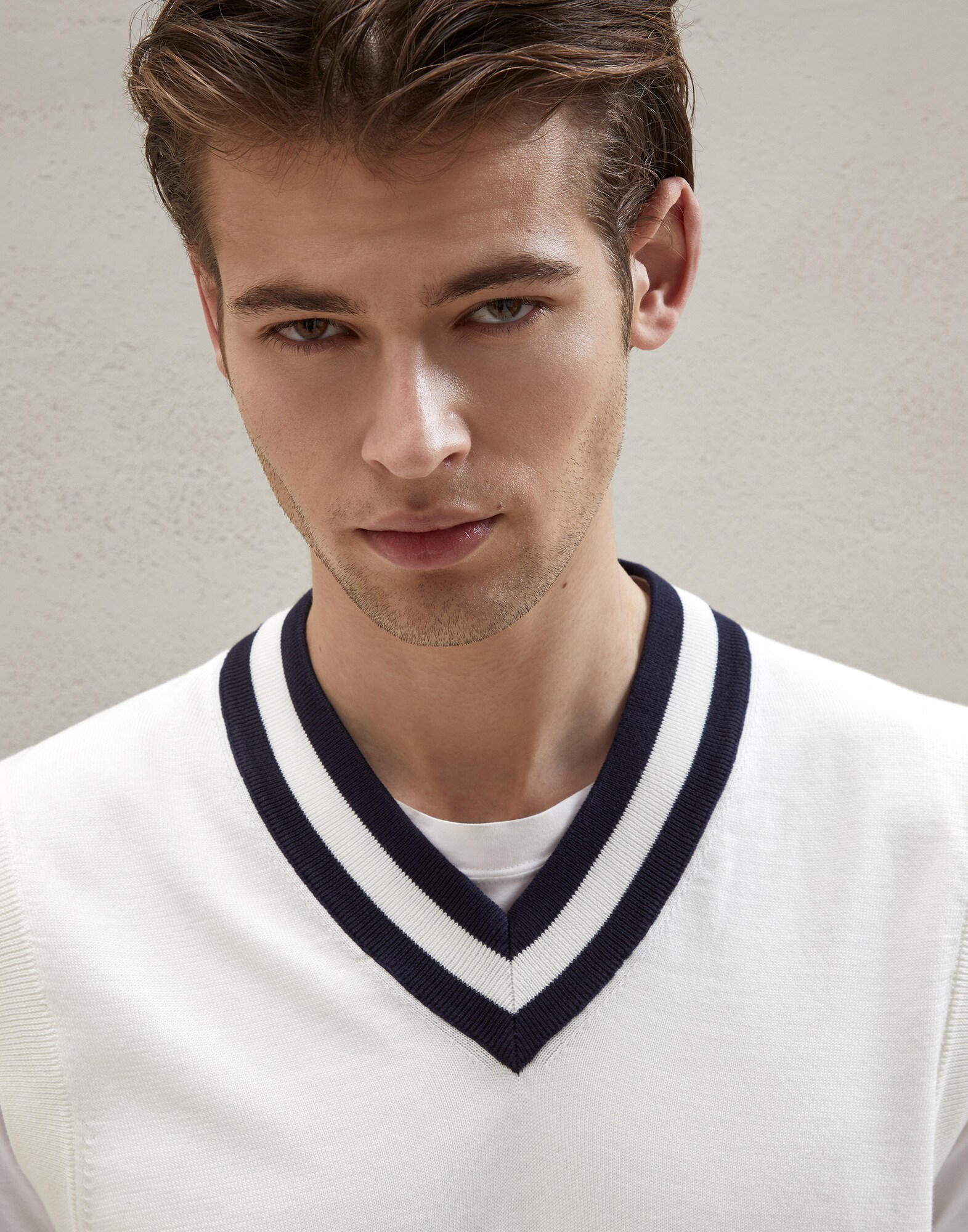 V-neck - Detail view