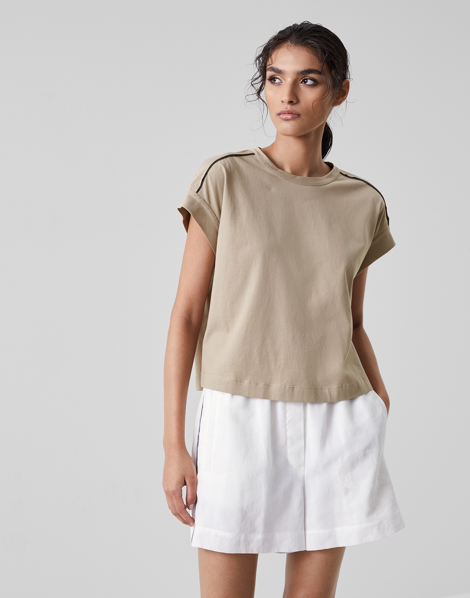 T-shirt with monili